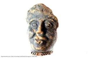 Museo archeologico del Compito: frammento di terracotta raffigurate una testina romana con monile celtico (torques) Archivio SAER